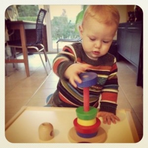 jouet-a-enfiler-montessori