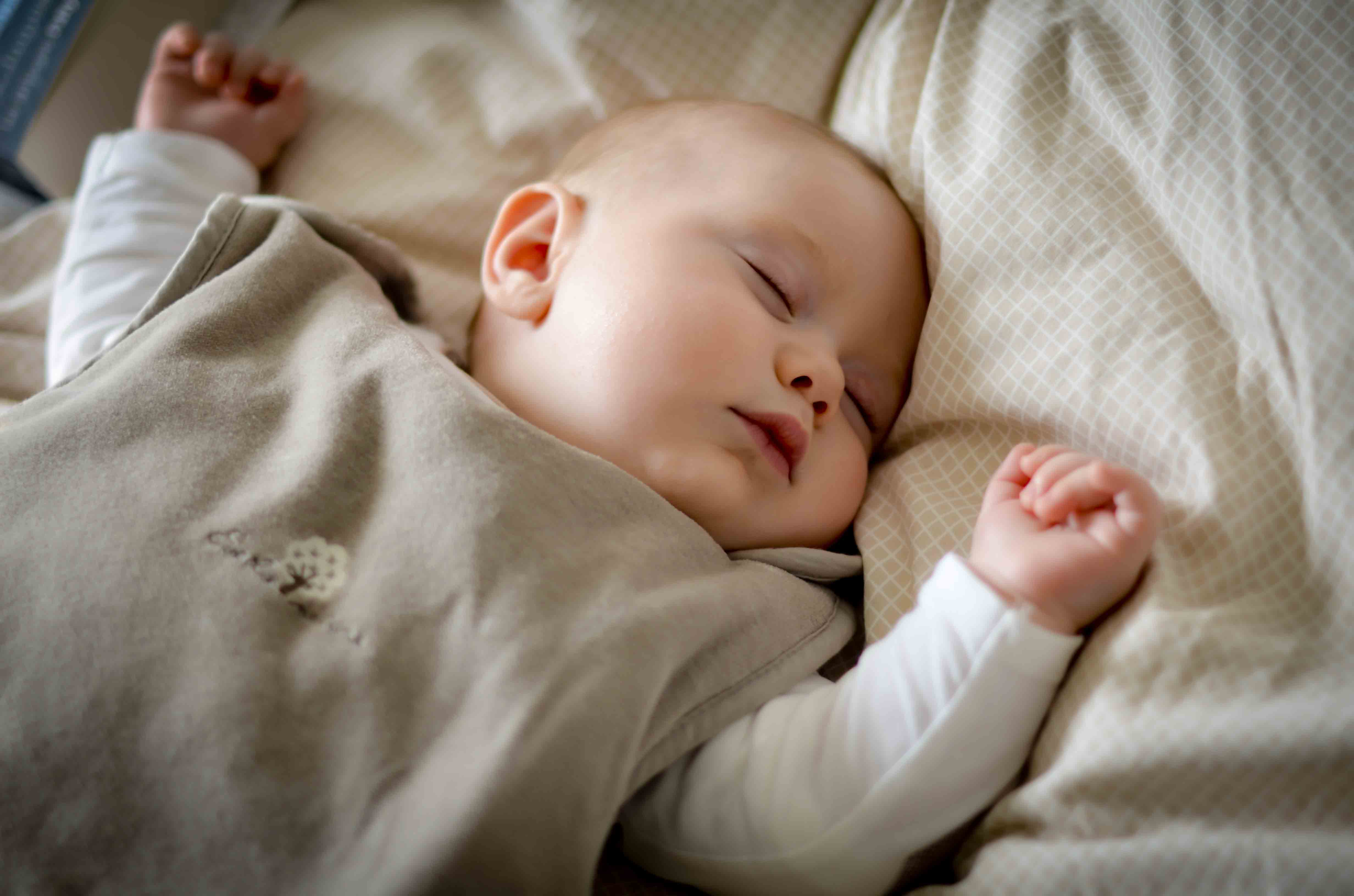 comment apprendre a un bebe a dormir seul