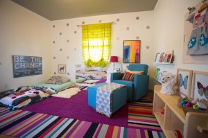 Chambre Montessori colorée