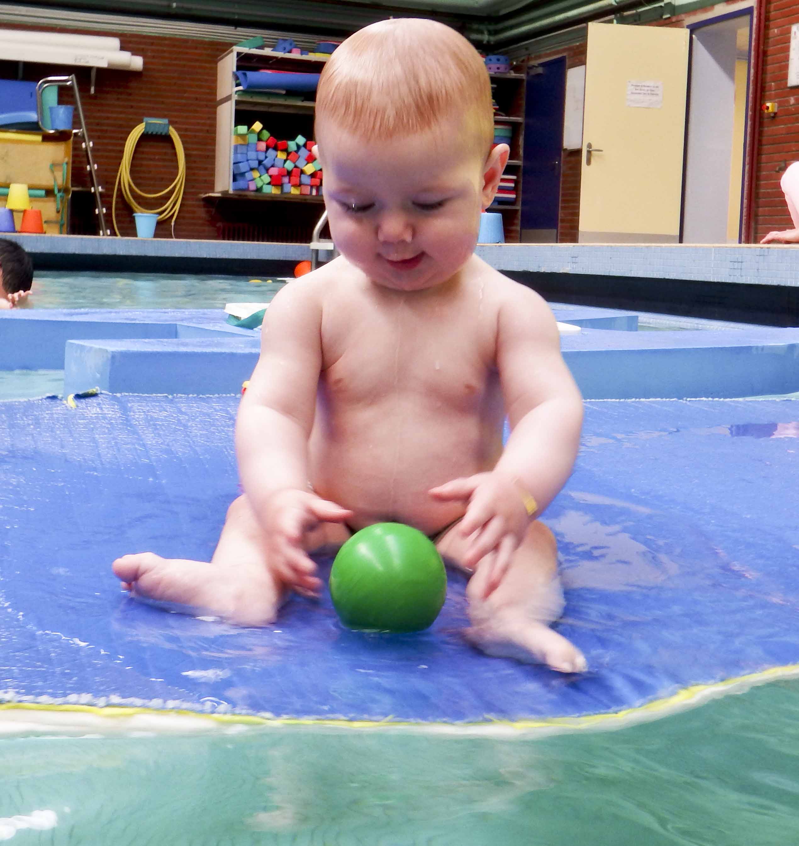 Bebe Nageur A Quel Age Emmener Bebe A La Piscine