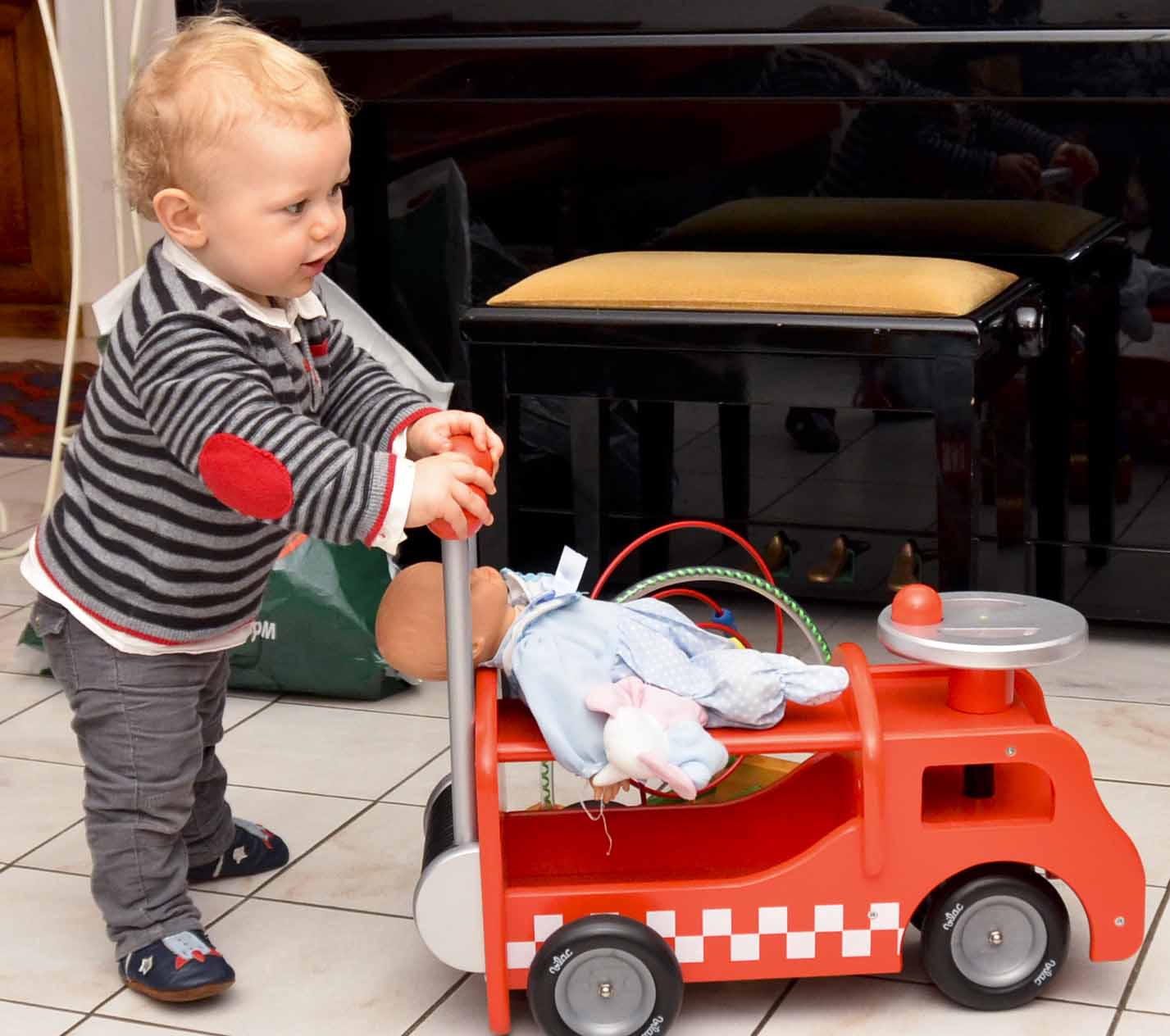 Chaussures bébé premiers pas : 4 critères indispensables