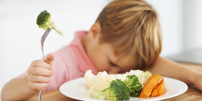 Faire manger les enfants dans de bonnes conditions à la crèche