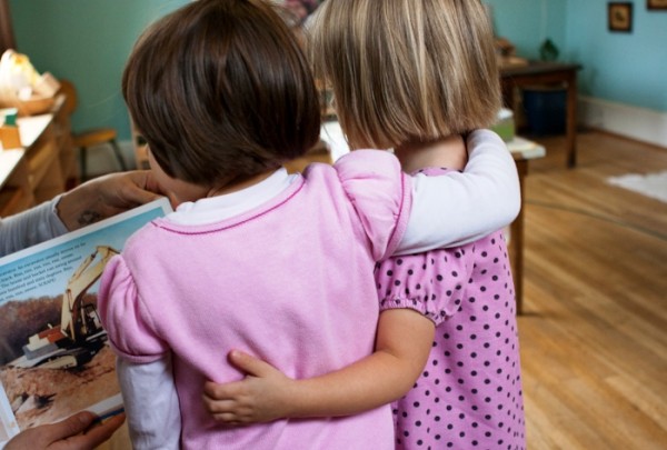 Enfants dans une école Montessori