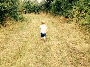 enfant en foret charlotte mason