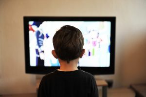 Les enfants devant la télévision