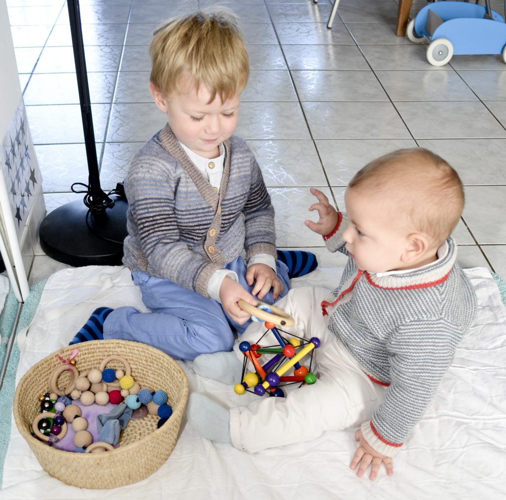 Enfants dans un nido montessori