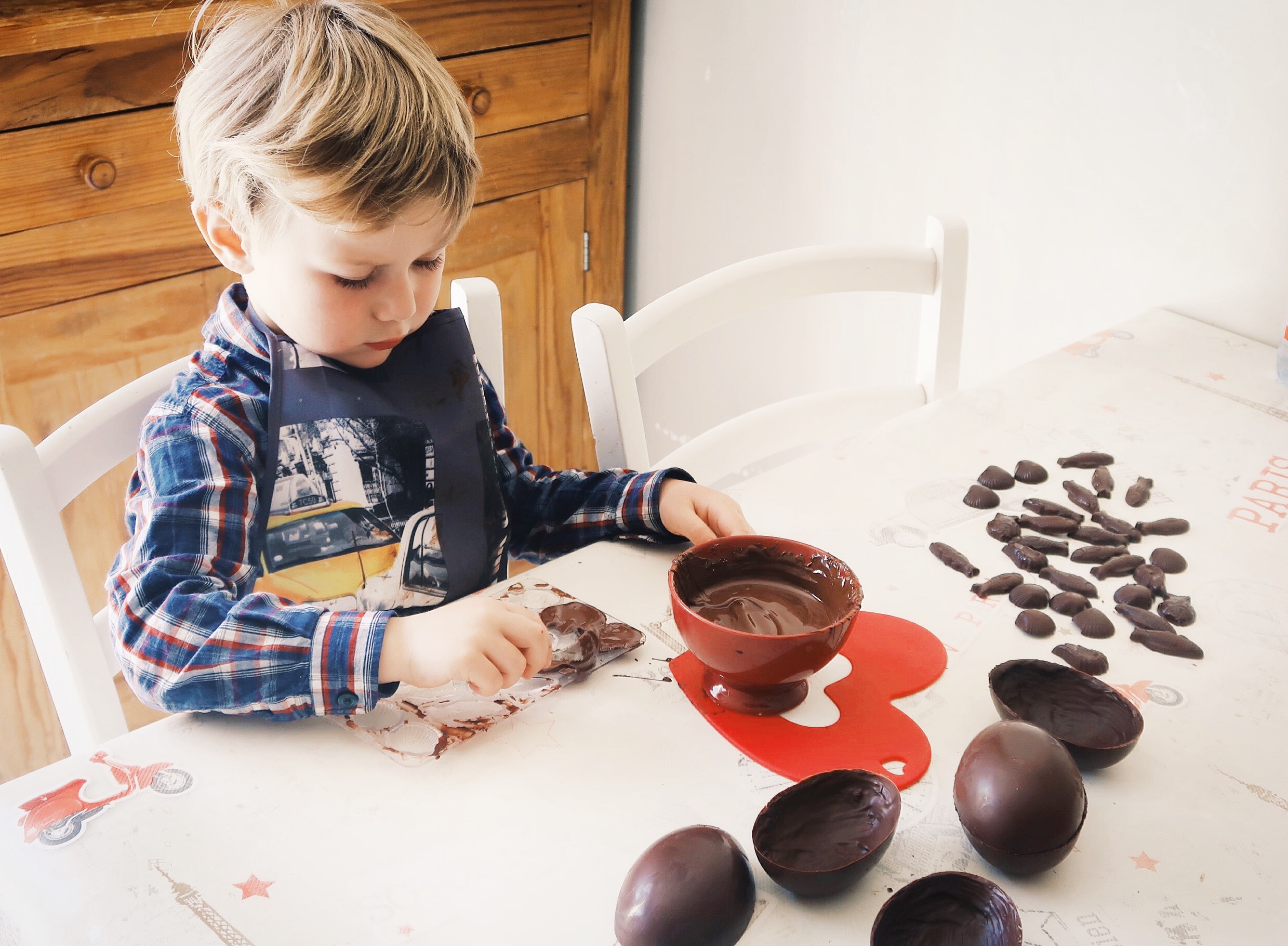 Atelier oeufs de Pâques au chocolat : 6 moules, décorations